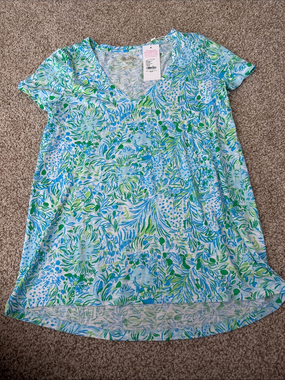 Lilly Pulitzer Blue & Green Lion & Hippo Etta V-Neck Short Sleeve Tee. XS.